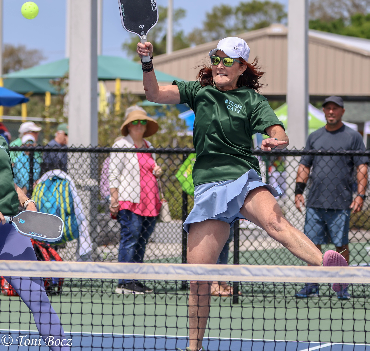 Pictona Challenge woman player jumping with one leg out