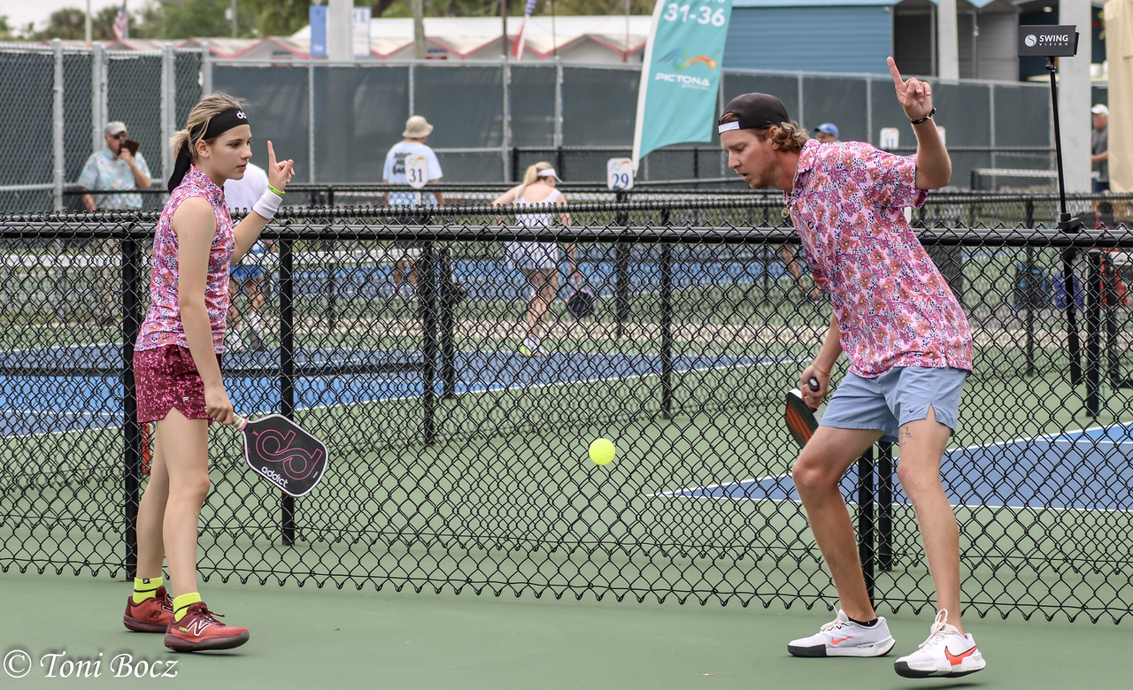 Pictona Challenge players in matching outfits calling ball out